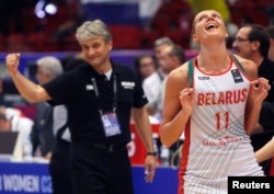 Елена во время игры против России в рамках игр FIBA в Карловых Варах в 2010 году